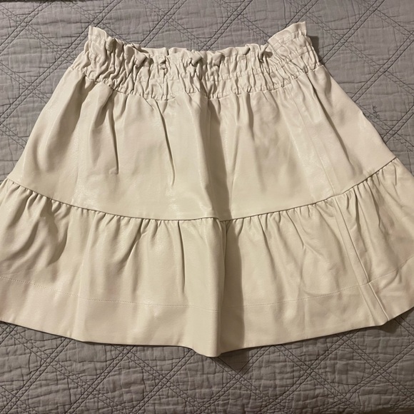 Somerset Mini Skirt :Faux Leather Edition - Picture 3 of 6